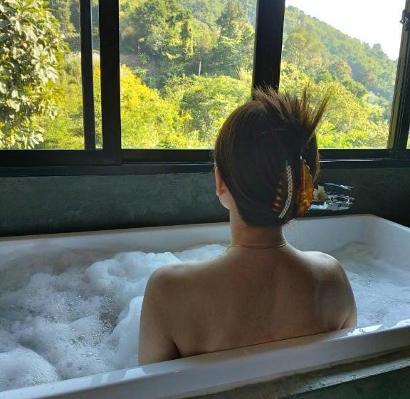 هتل บ้านภูคำฟ้า ดอยปู่ไข่ Baan Phu Kham Fah