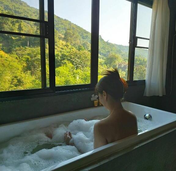 هتل บ้านภูคำฟ้า ดอยปู่ไข่ Baan Phu Kham Fah