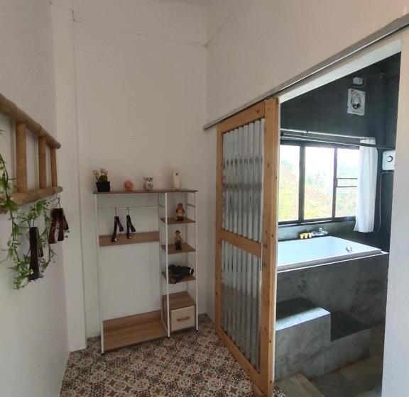 Отель บ้านภูคำฟ้า ดอยปู่ไข่ Baan Phu Kham Fah