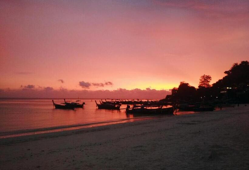 فندق Forra Pattaya Beach Front Bungalow