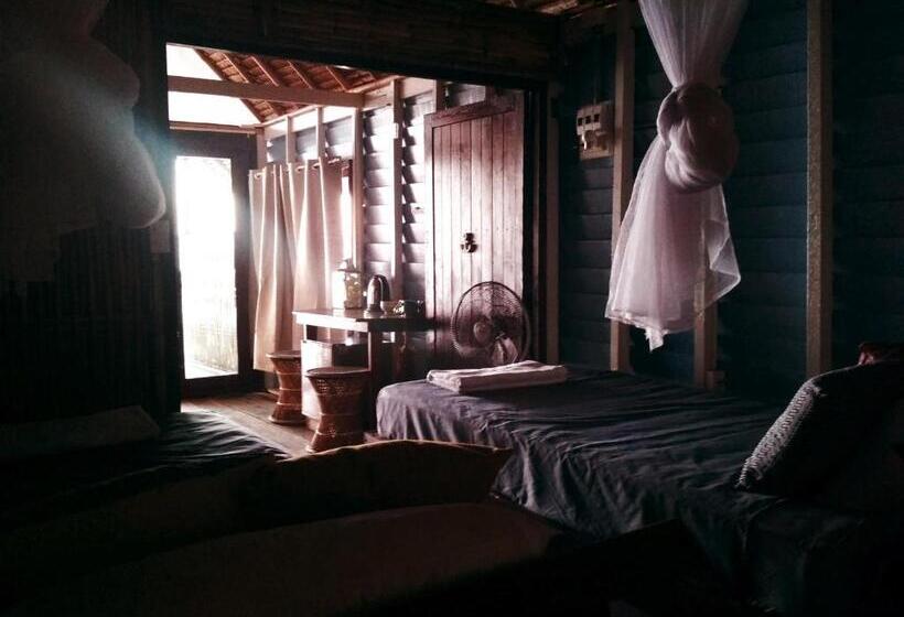 هتل Forra Pattaya Beach Front Bungalow