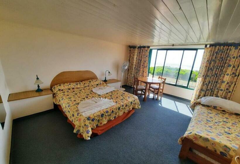 Отель Hostal De Mar