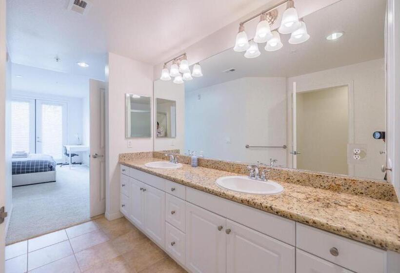 Irvine Spectrum 2 Bedrooms/2 Bathrooms/kitchen/pool/apartment