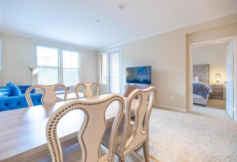 Irvine Spectrum 2 Bedrooms/2 Bathrooms/kitchen/pool/apartment