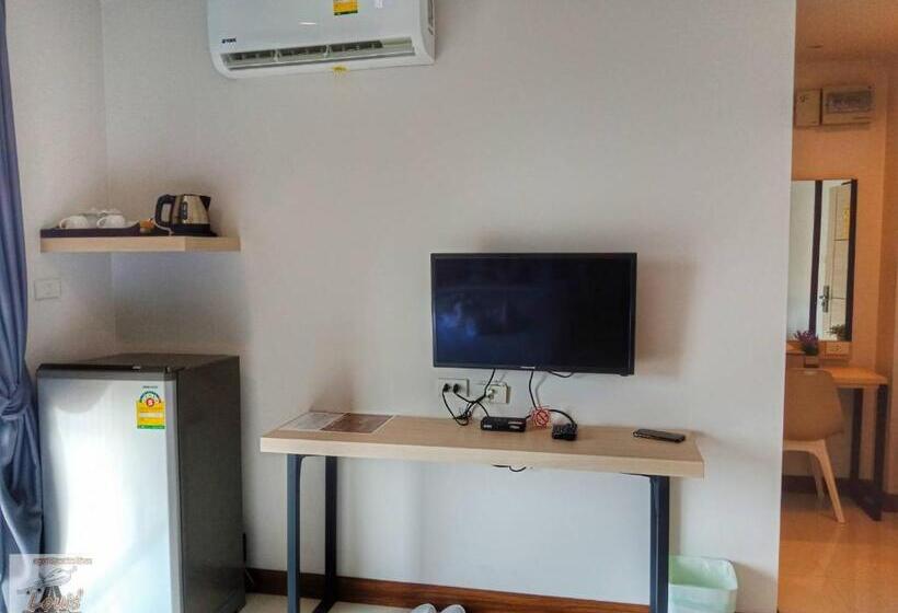 Louis  Runway View Hotel   Sha Extra Plus