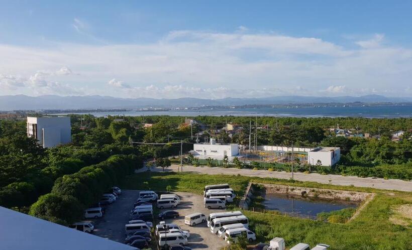 Mactan Newtown Condo With Garden And Ocean View 8newtown Blvd