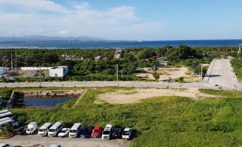 Mactan Newtown Condo With Garden And Ocean View 8newtown Blvd