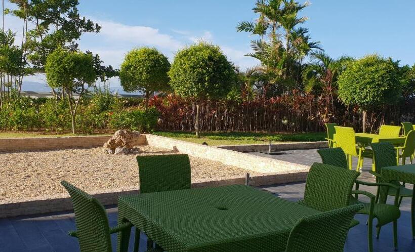 Mactan Newtown Condo With Garden And Ocean View 8newtown Blvd