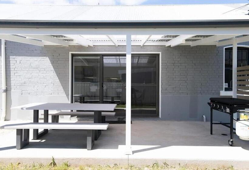 Mcnamara Lane Large Cbd Home Freshly Renovated 7 Smart Tv S Sleeps 11