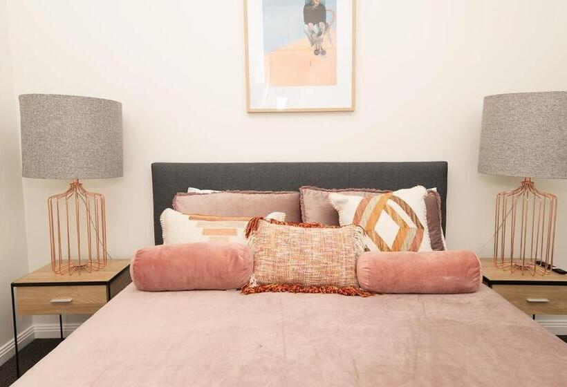 Mcnamara Lane Large Cbd Home Freshly Renovated 7 Smart Tv S Sleeps 11