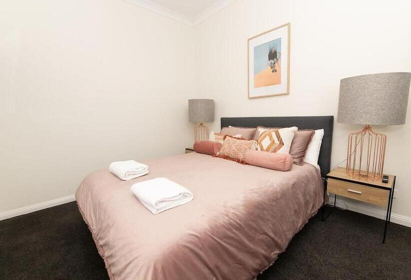 Mcnamara Lane Large Cbd Home Freshly Renovated 7 Smart Tv S Sleeps 11