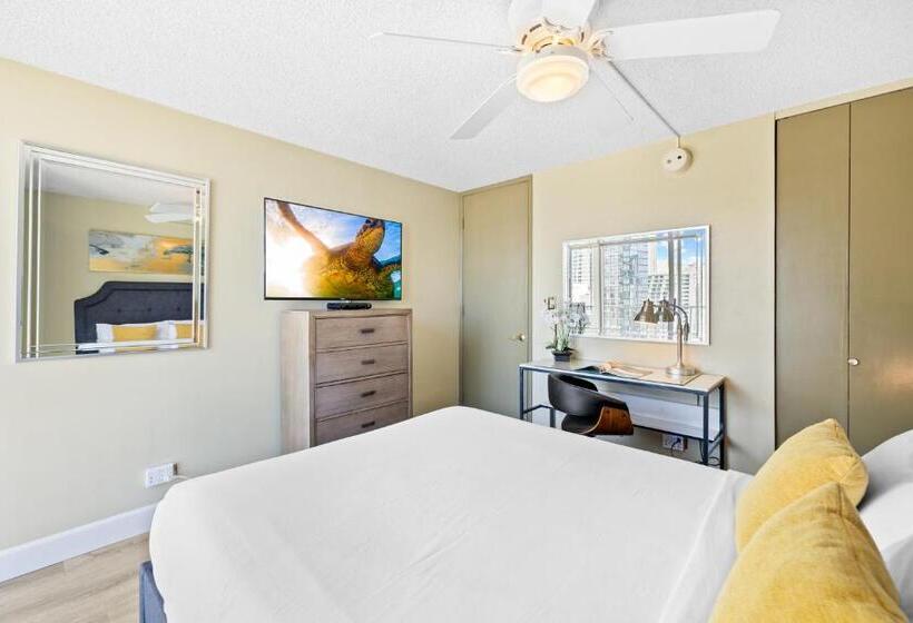 Pacific Monarch   1 Br   Ocean And City Views!