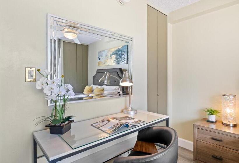 Pacific Monarch   1 Br   Ocean And City Views!