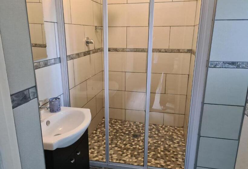 Пансион Berry Lane Guesthouse