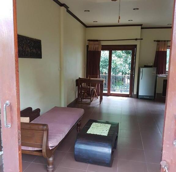 بنسيون Niracha Chaweng House