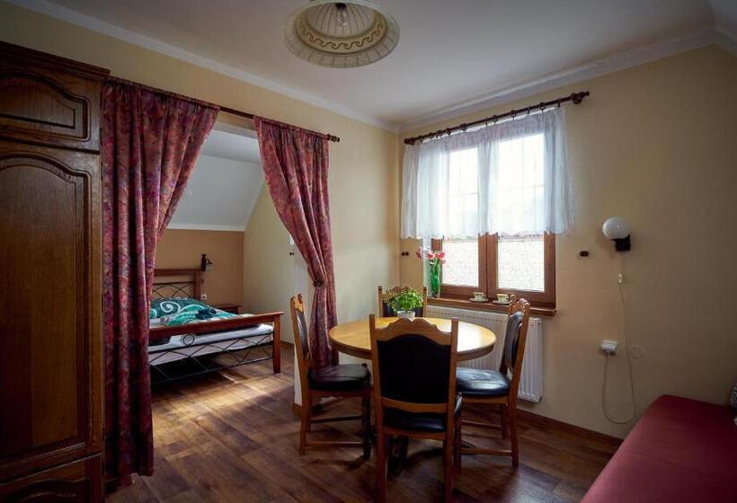 بنسيون Penzion Na Hradčanech