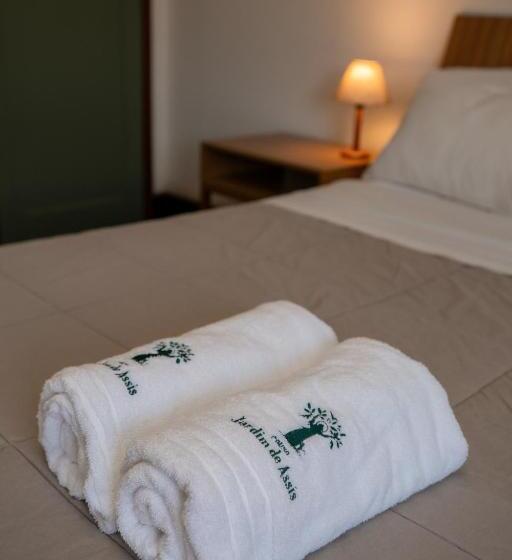 פנסיון Pouso Jardim De Assis