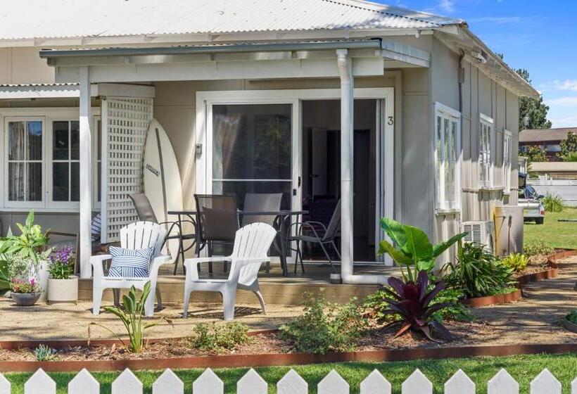 אתר נופש Calm Waters Waterfront Cottages