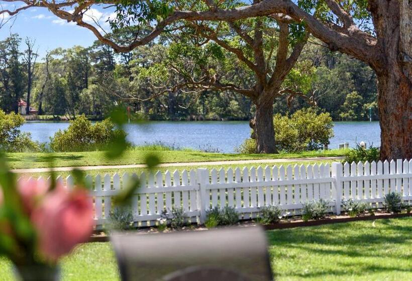 Resort Calm Waters Waterfront Cottages