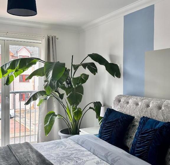 The Meadow, River View Apartment