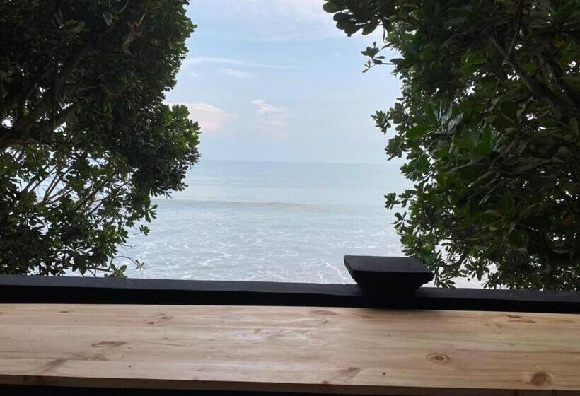 Villa Lippo Carita Langsung Pantai 3bedroom