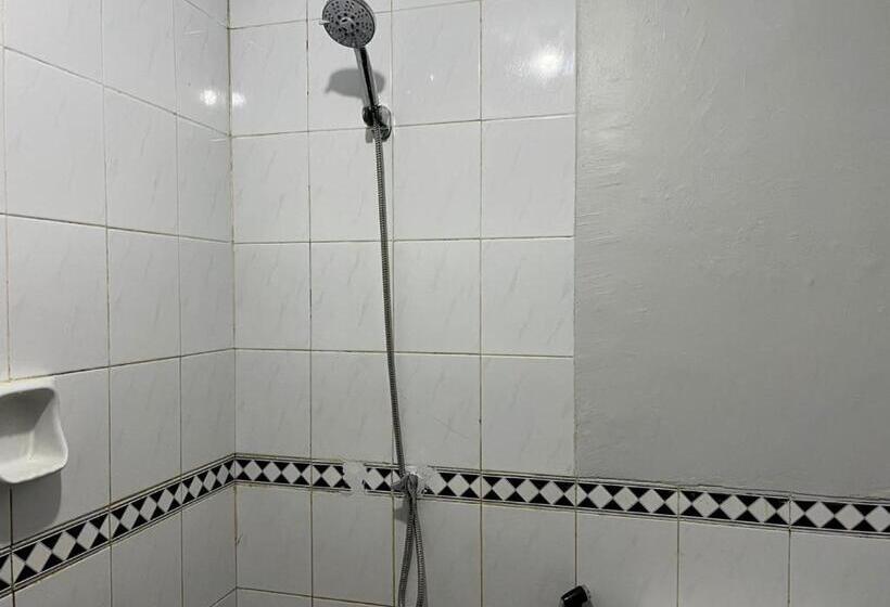 Villa Lippo Carita Langsung Pantai 3bedroom