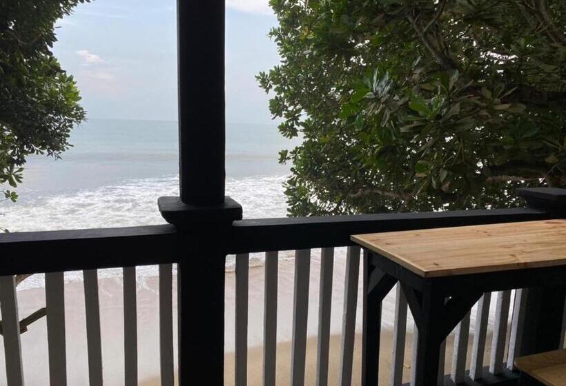 Villa Lippo Carita Langsung Pantai 3bedroom