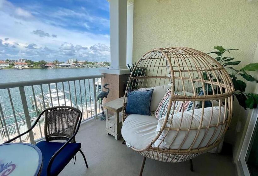 Waterfront  3br   2kings  Pool Balcony   Beach