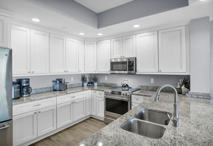 Waterfront  3br   2kings  Pool Balcony   Beach