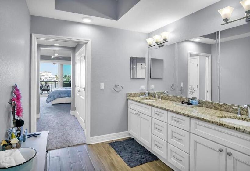 Waterfront  3br   2kings  Pool Balcony   Beach