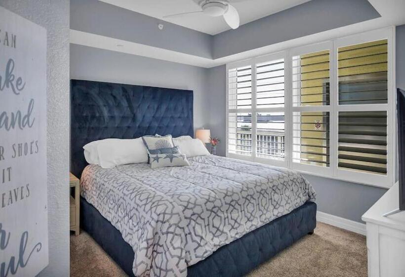 Waterfront  3br   2kings  Pool Balcony   Beach