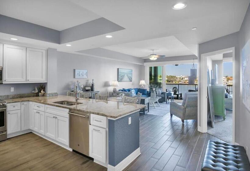 Waterfront  3br   2kings  Pool Balcony   Beach