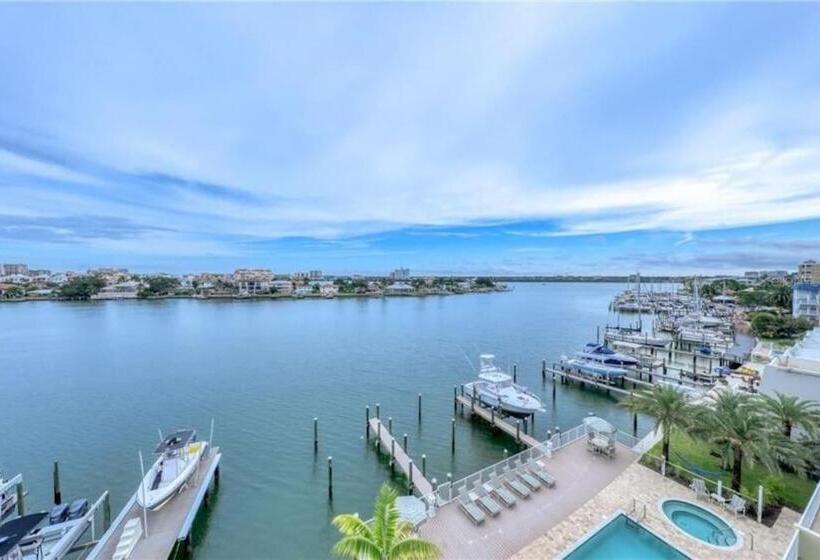 Waterfront  3br   2kings  Pool Balcony   Beach