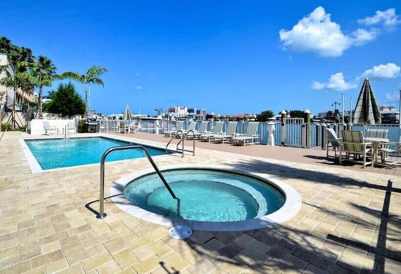 Waterfront  3br   2kings  Pool Balcony   Beach