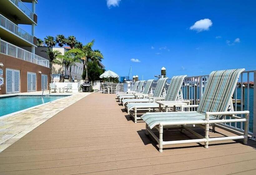 Waterfront  3br   2kings  Pool Balcony   Beach