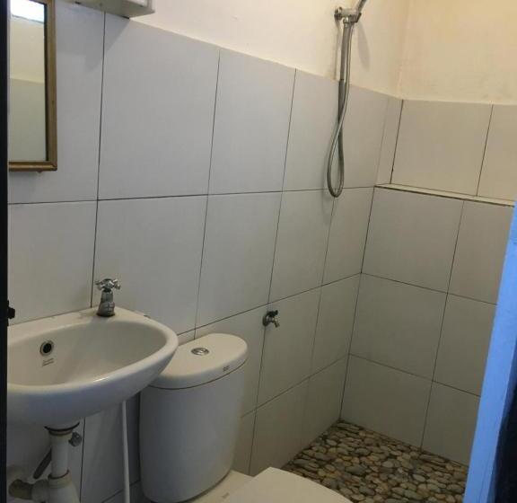 הוסטל Rinjani Houseboon