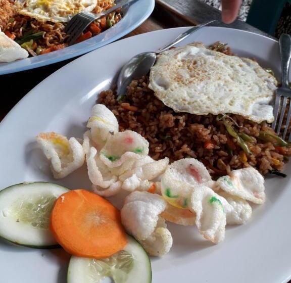 הוסטל Rinjani Houseboon