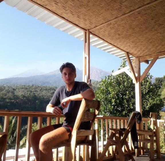 הוסטל Rinjani Houseboon