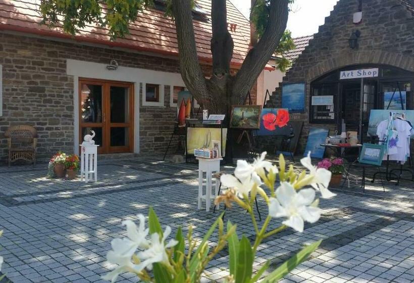 住宿加早餐  Csöpi Panzió