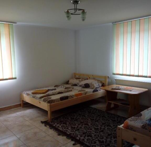 تختخواب و صبحانه Ibolya Imola