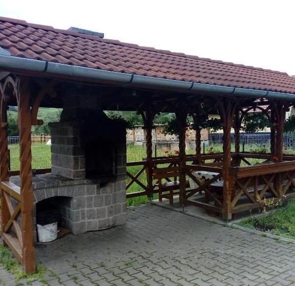 تختخواب و صبحانه Ibolya Imola