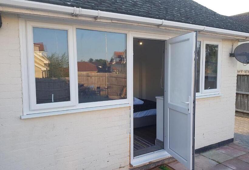 تختخواب و صبحانه Stanwell Stansted Airport