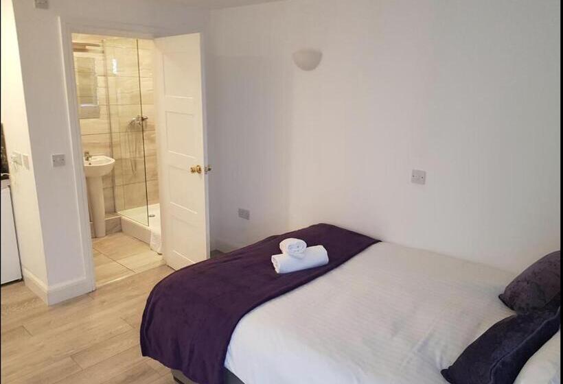 צימר Stanwell Stansted Airport