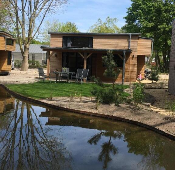 Fraai Tiny House Aan Het Veluwemeer Met Uitzicht & Veranda