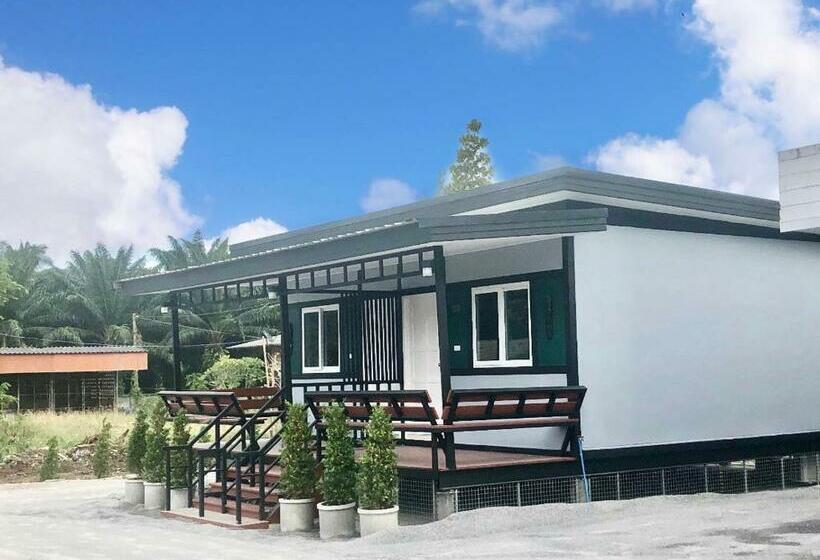 호텔 At Sichon Home By At Sichon Resort