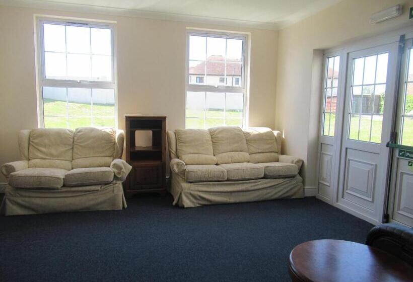 Отель Foreshore House