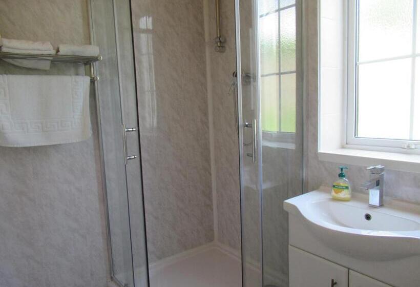 Отель Foreshore House