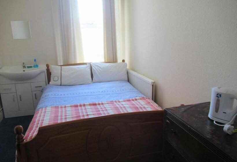 Отель Foreshore House