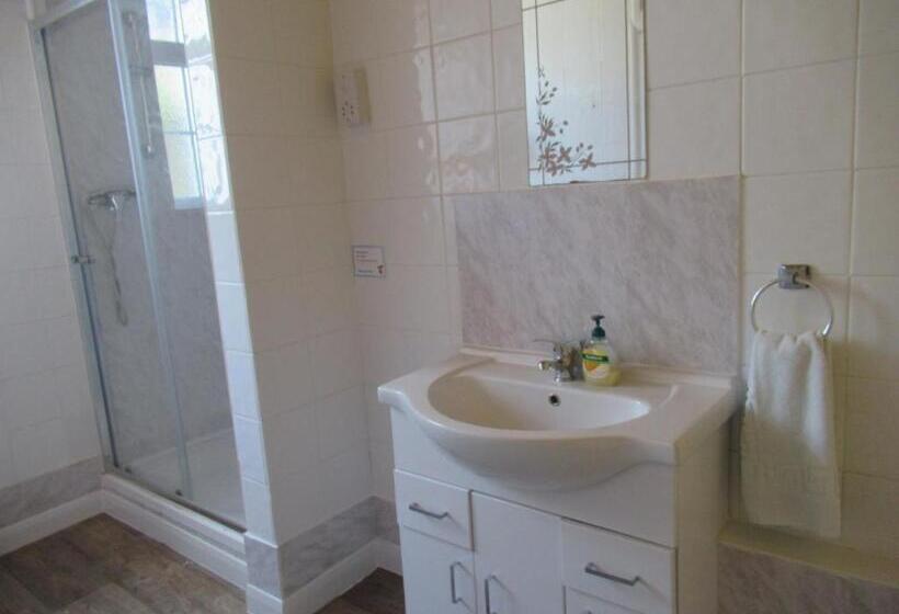 Отель Foreshore House