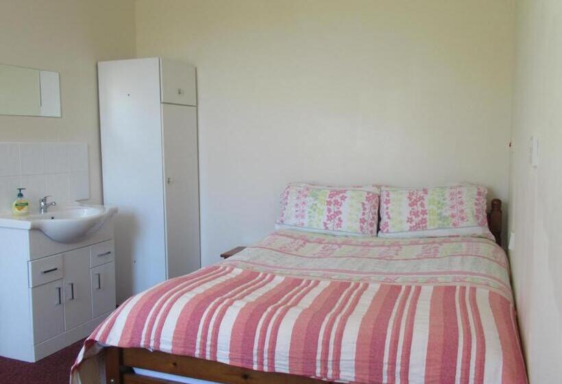 Отель Foreshore House